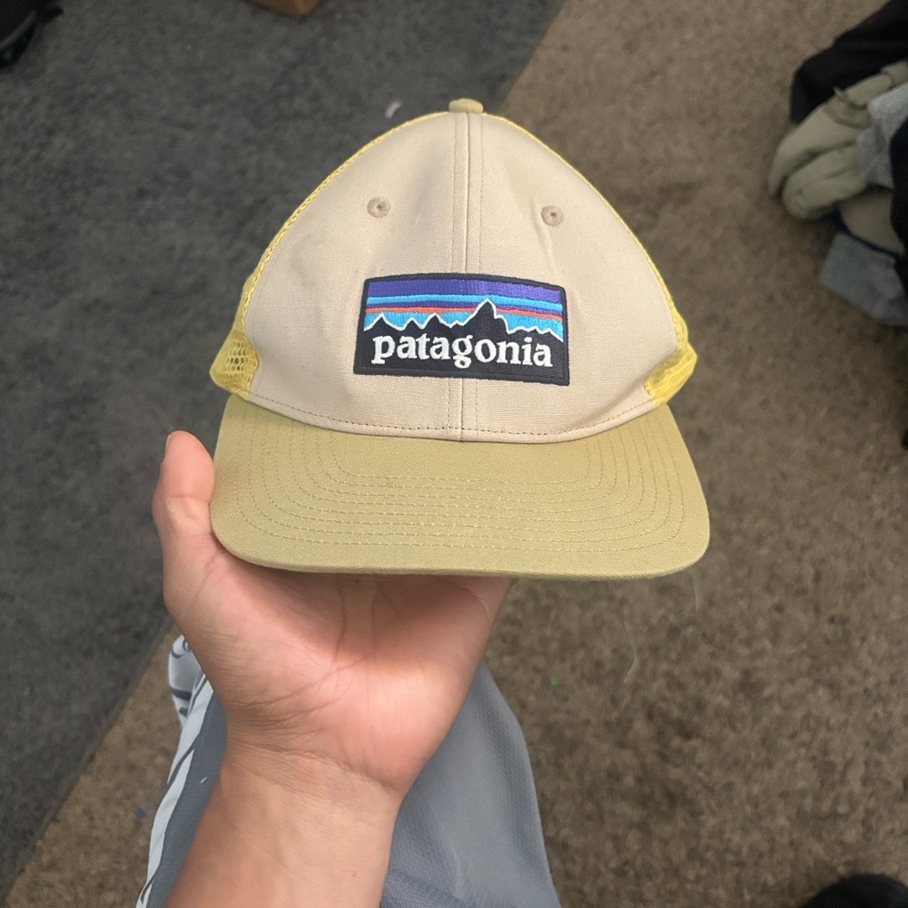 PATAGONIA
P-6 LOGO LOPRO TRUCKER HAT